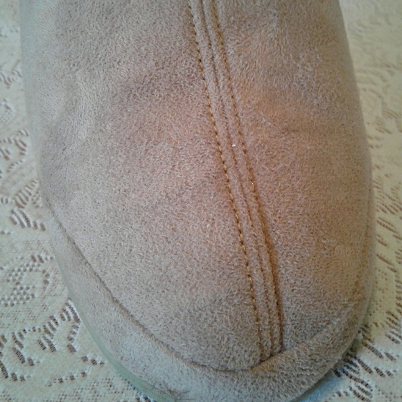 🌺 NWT Waverly Tan Memory Foam Slippers - Picture 2 of 10